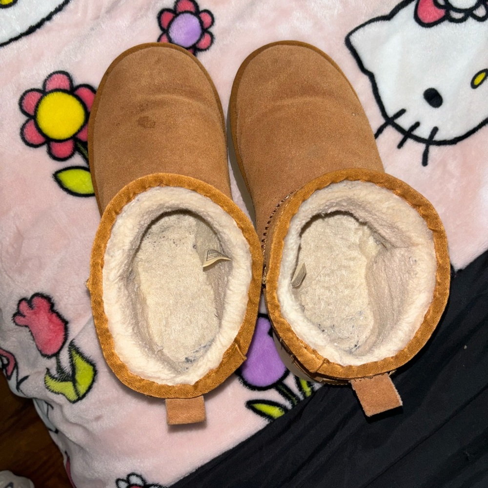 Ugg Boots - Picture 3 of 4